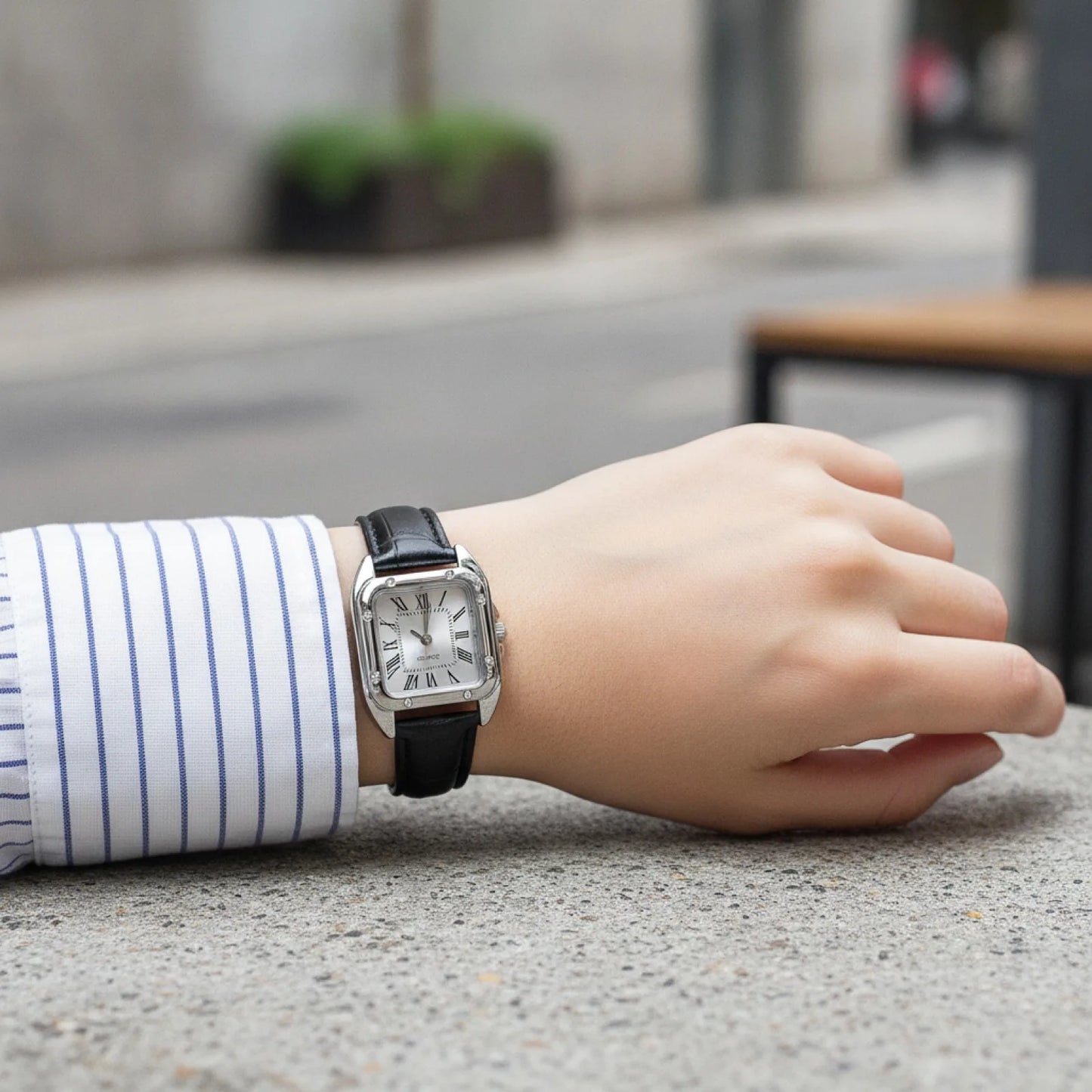 Montre Femme Carrée Cuir & Romaine