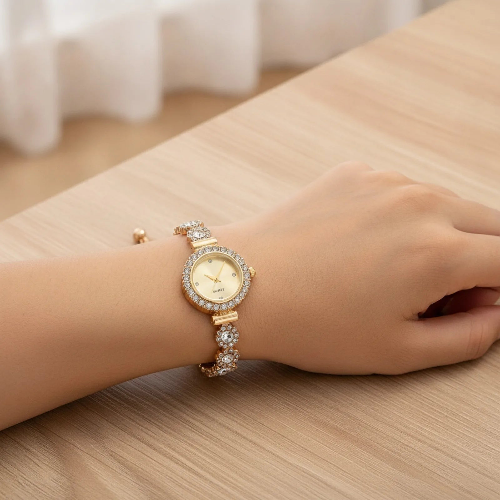 Montre Femme Bracelet Doré Strass & Diamants Florale