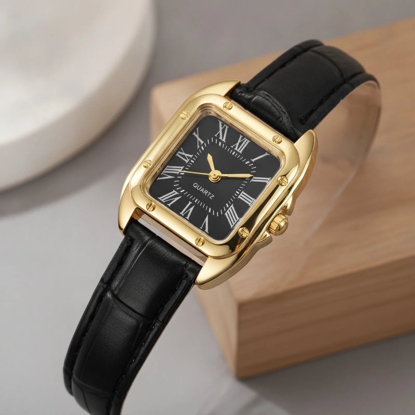 Montre Carrée Femme Cuir Chiffres Romains