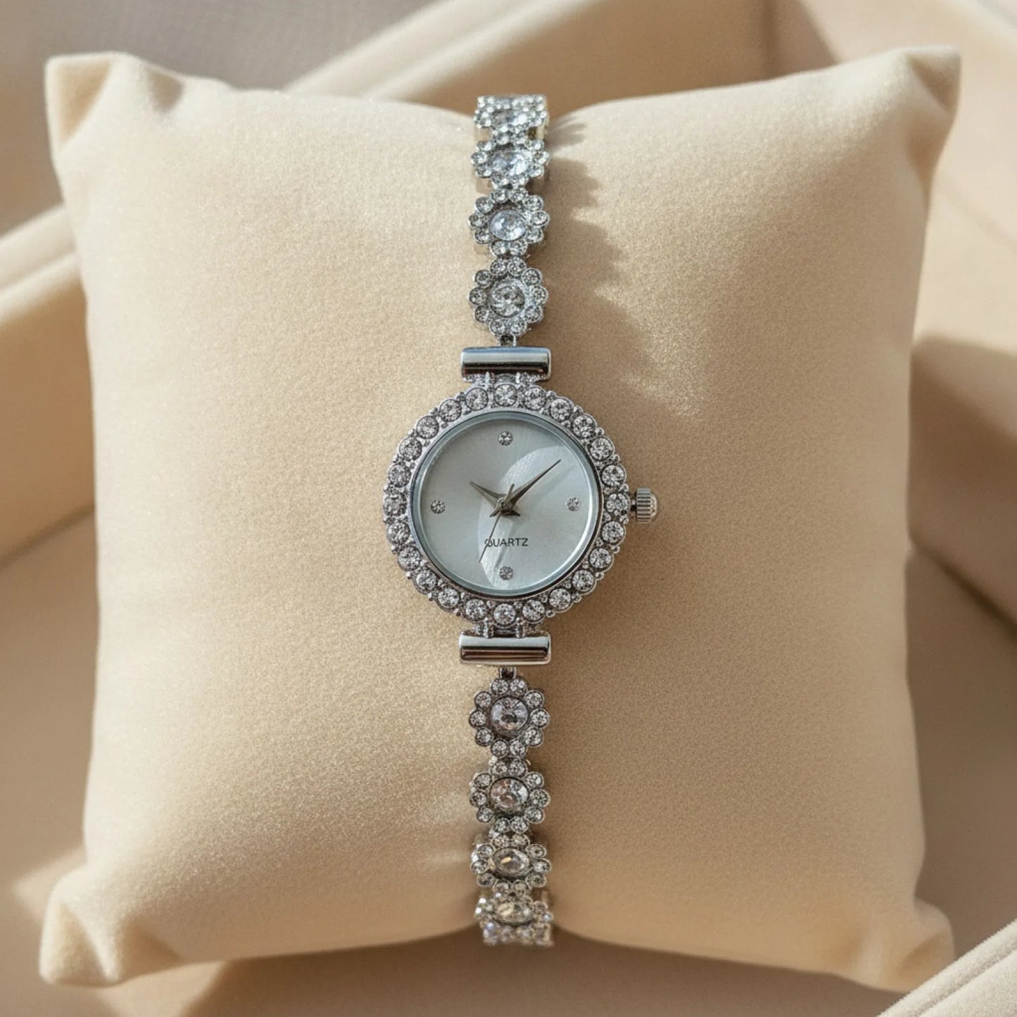 Montre Bracelet Argentée Fleur Strass Femme